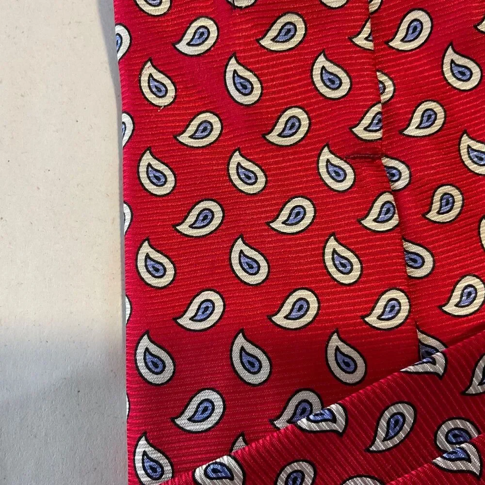 Robert Talbott classic Silk Men's Necktie Red Paisley Luxury Hand sewn USA 57.5”